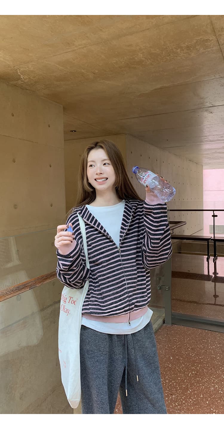 레드 맨 박물관 외부 세트 여자 가을 2026 새로운 자이언트 잘 생긴 ~ 중 한 부서 핑크색 스트라이프 후드 캐주얼 후드티 여성 상세 이미지 8