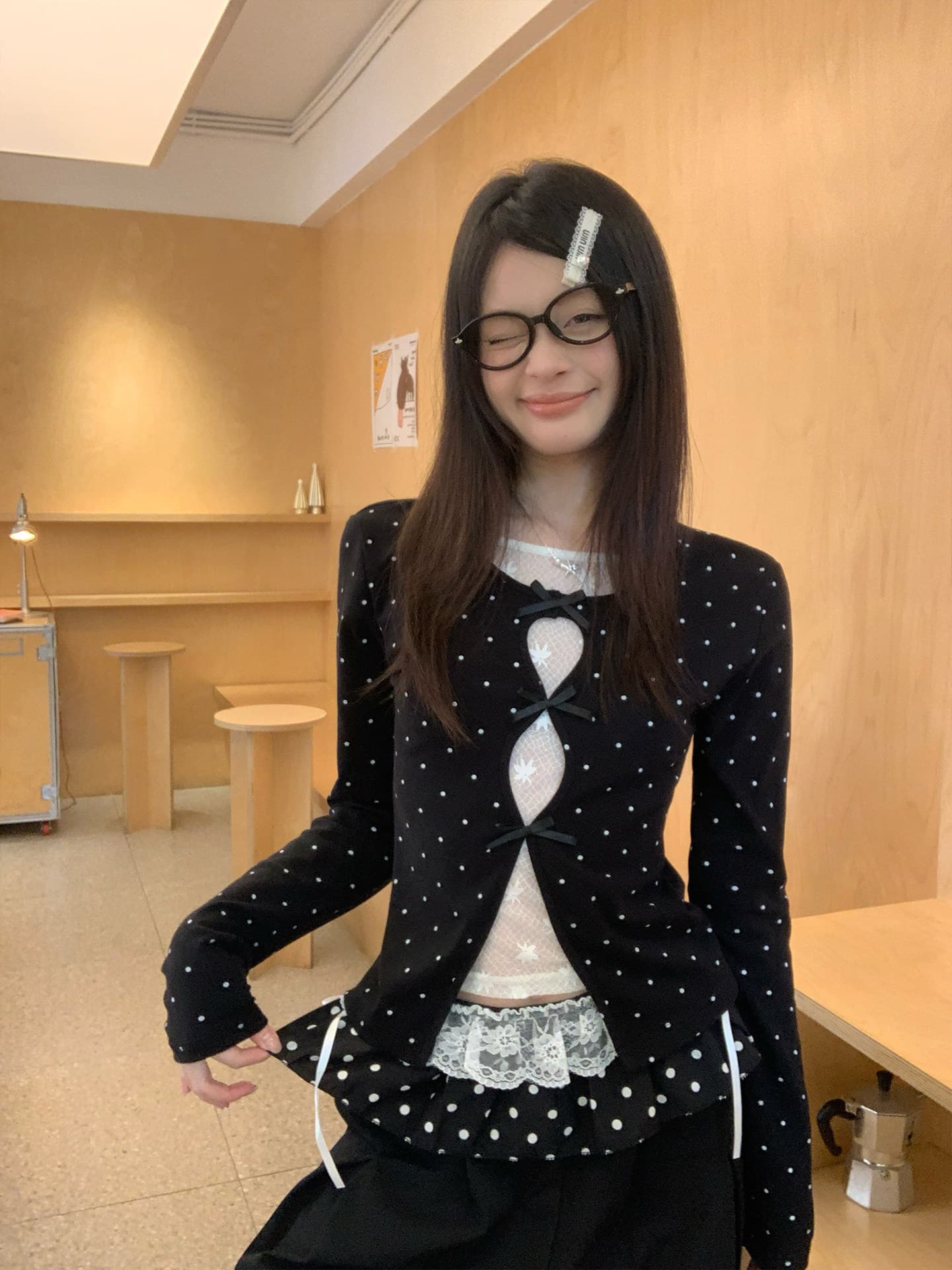 송 긍정적 인 En 검정색 도트 무늬 페이크 레이어드 긴팔 티셔츠 여성 가을 몸매 가꾸기 인사이드 가져 가라. 레이스 조각 디자인 센스 맨위 이미지 4
