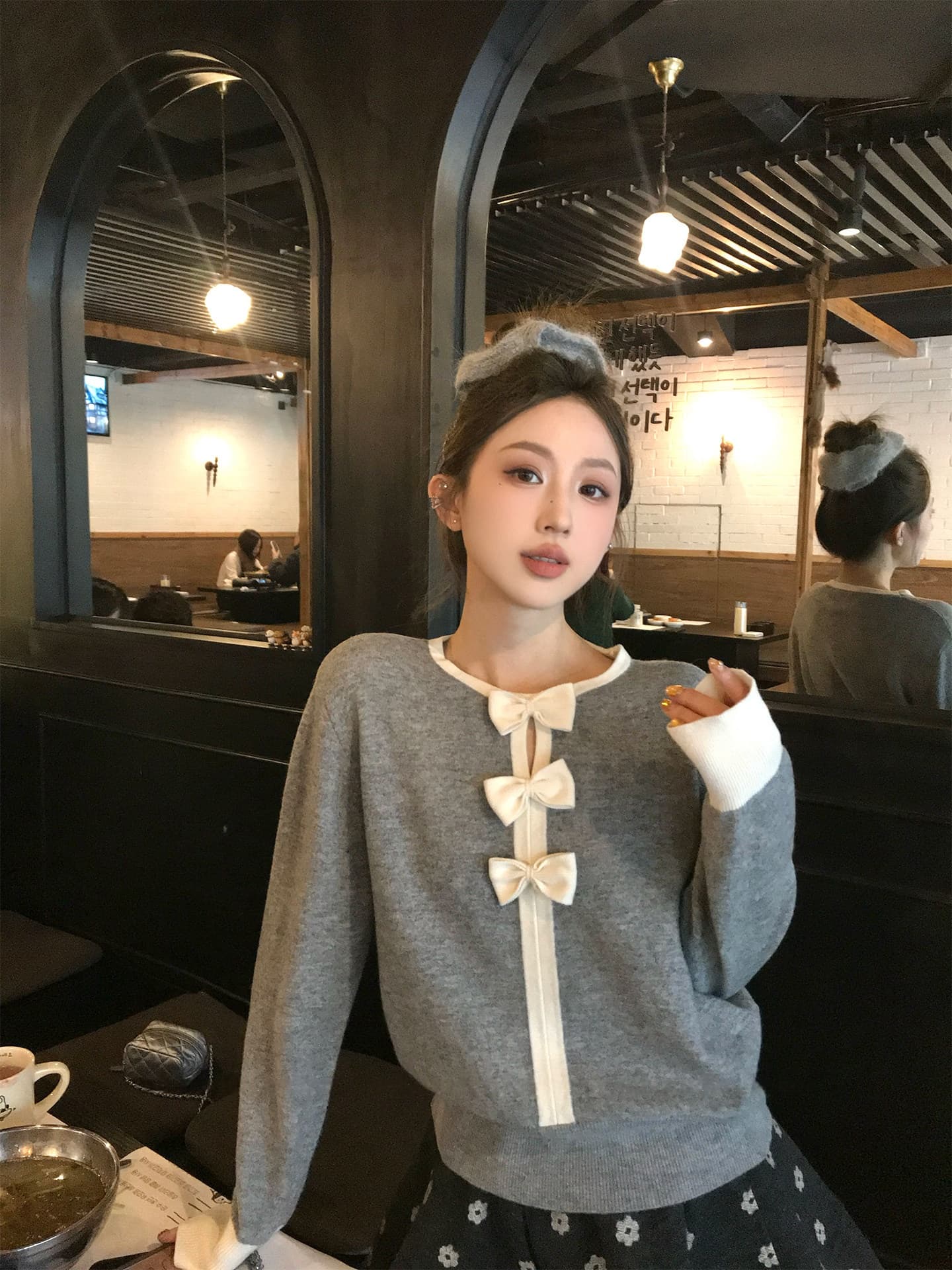 mls 연인 나비 넥타이 연령 감소 vibe 클래식 라운드 넥 배색 루즈핏 맨위 여성 스탠드 칼라 나비 매듭 니트 스웨터 이미지 2