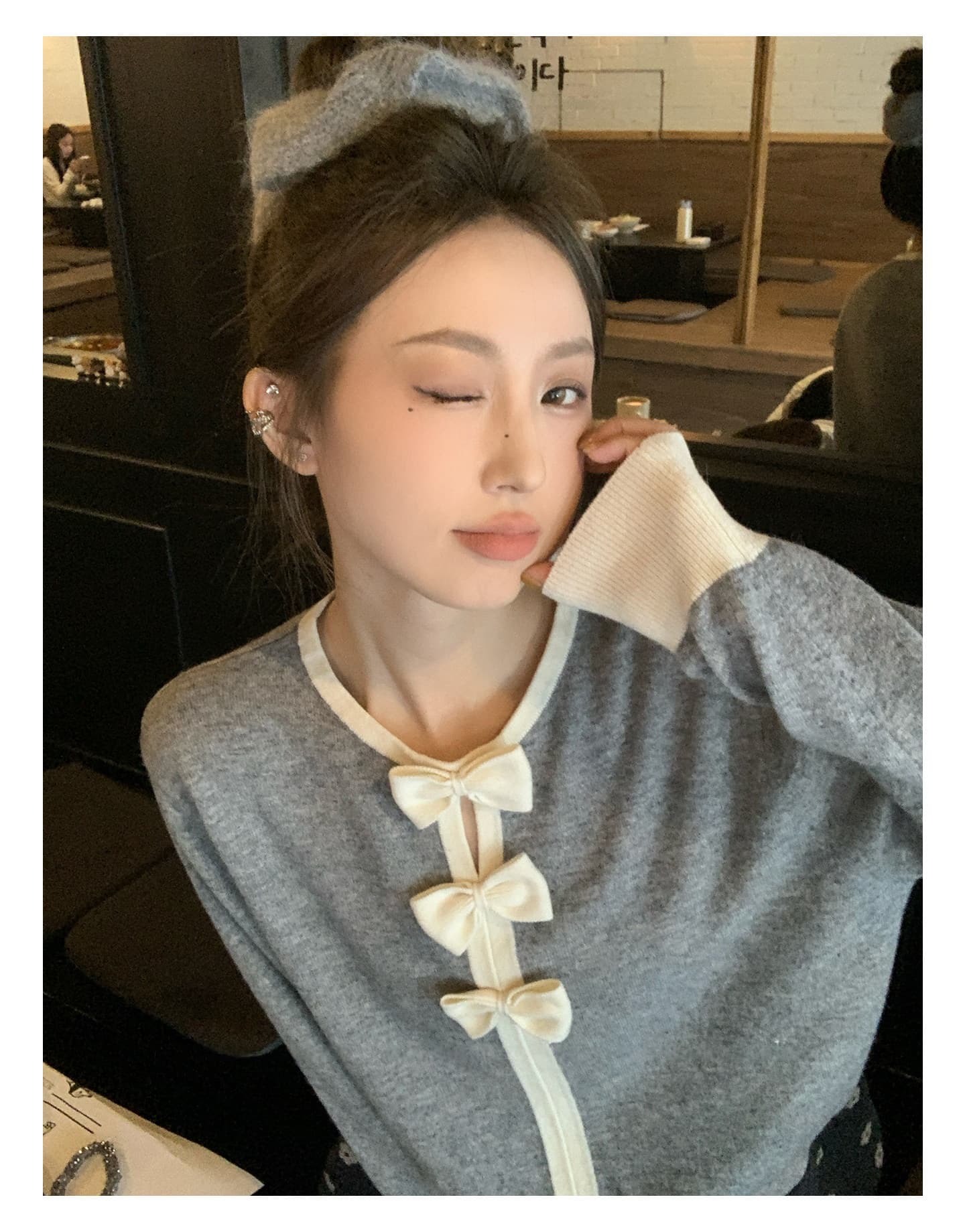 mls 연인 나비 넥타이 연령 감소 vibe 클래식 라운드 넥 배색 루즈핏 맨위 여성 스탠드 칼라 나비 매듭 니트 스웨터 상세 이미지 9