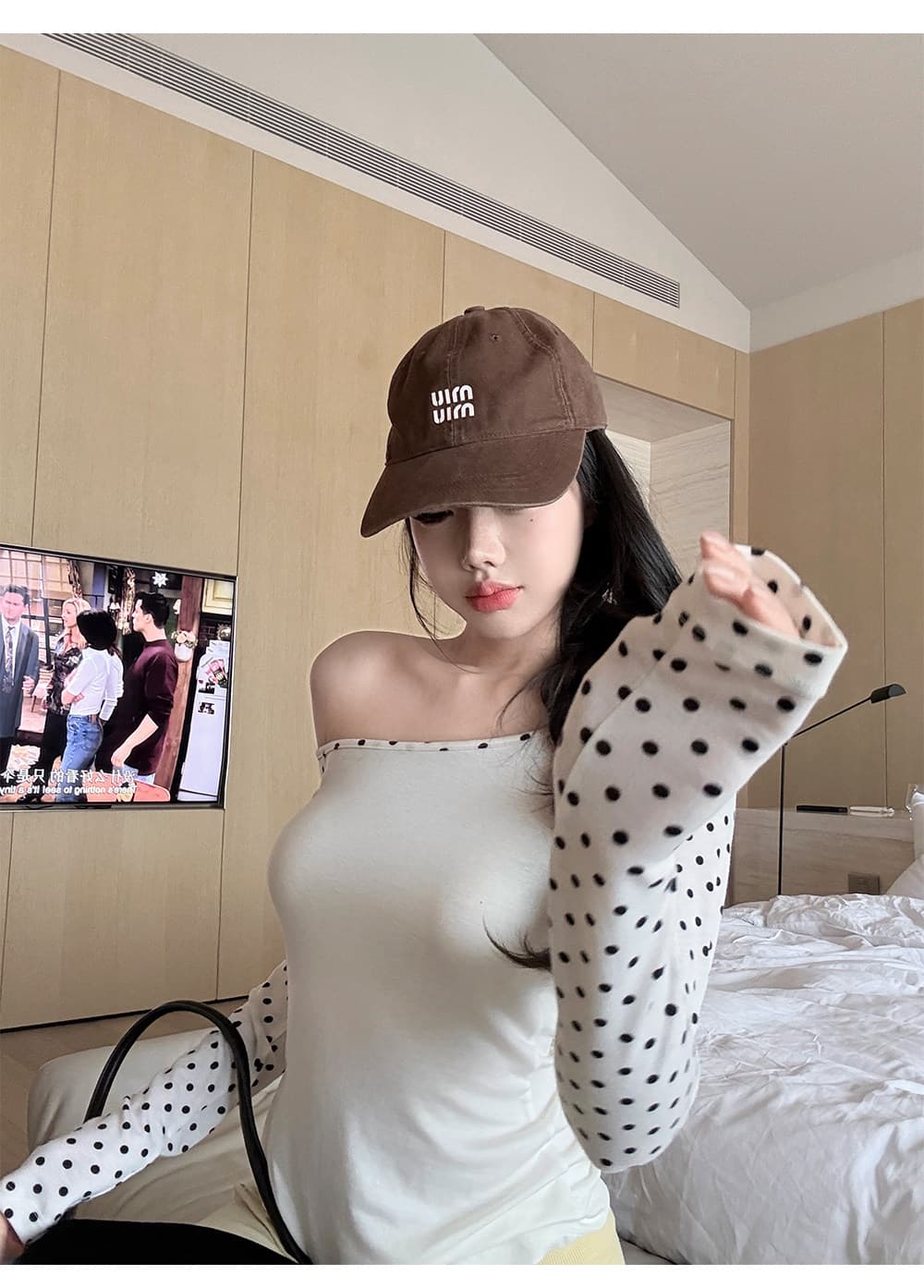 laareetoo 라이 경기 서울 도트 무늬 비스듬한 어깨 긴팔 티셔츠 여성 몸매 가꾸기 슬림해 보이는 디자인 센스 핫걸 맨위 상세 이미지 13