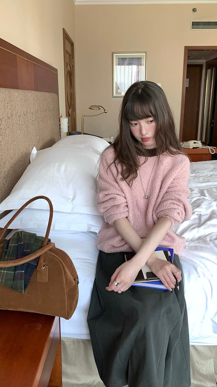 rainy 부드러운 찹쌀 질감 연령 감소 네클라인 배색 스웨터 가을 겨울 소녀 느긋한 한 부서 라운드 넥 털 니트 스웨터 맨위 상세 이미지 7