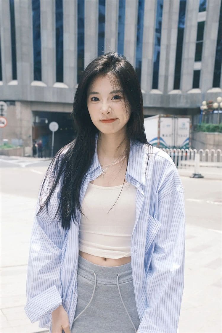 파란색 스트라이프 셔츠 재킷 2025 새로운 가을 느긋한 바람 한 부서 두꺼운 스타일 셔츠 이미지 2