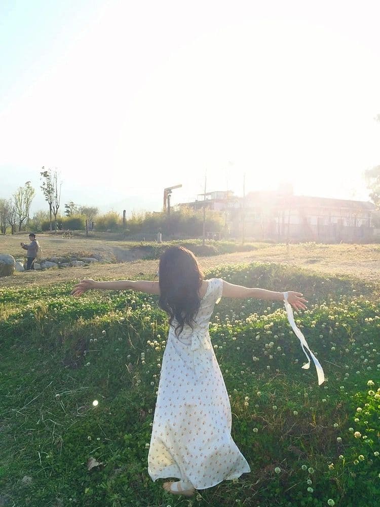 프랑스식 레트로 꽃무늬 드레스 여성 의류 여름 새로운 품격 V넥 레이스 레이스 허리 수축 슬림해 보이는 길다 치마 상세 이미지 3