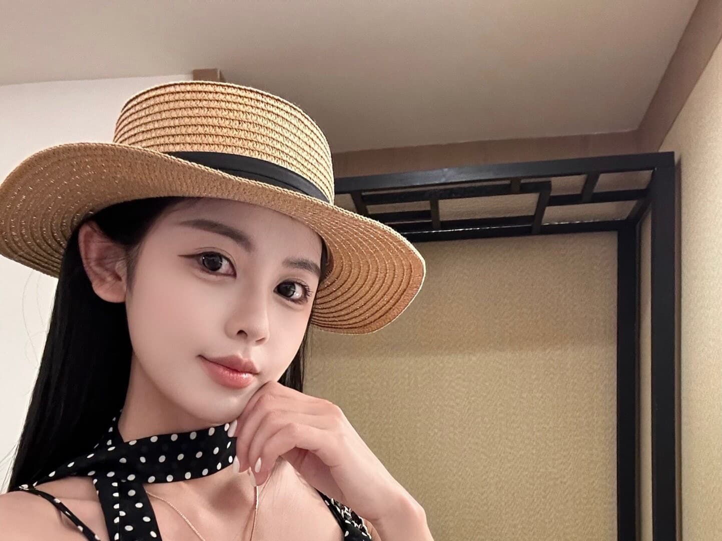 망사 네리 수 있습니다. 조정 어깨끈 도트 무늬 프릴 캐미솔 행침 목 레이스업 쉬폰 톱 상세 이미지 2