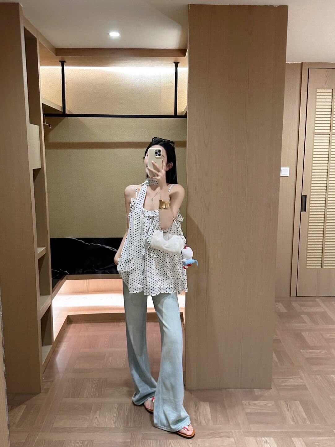 망사 네리 수 있습니다. 조정 어깨끈 도트 무늬 프릴 캐미솔 행침 목 레이스업 쉬폰 톱 상세 이미지 14