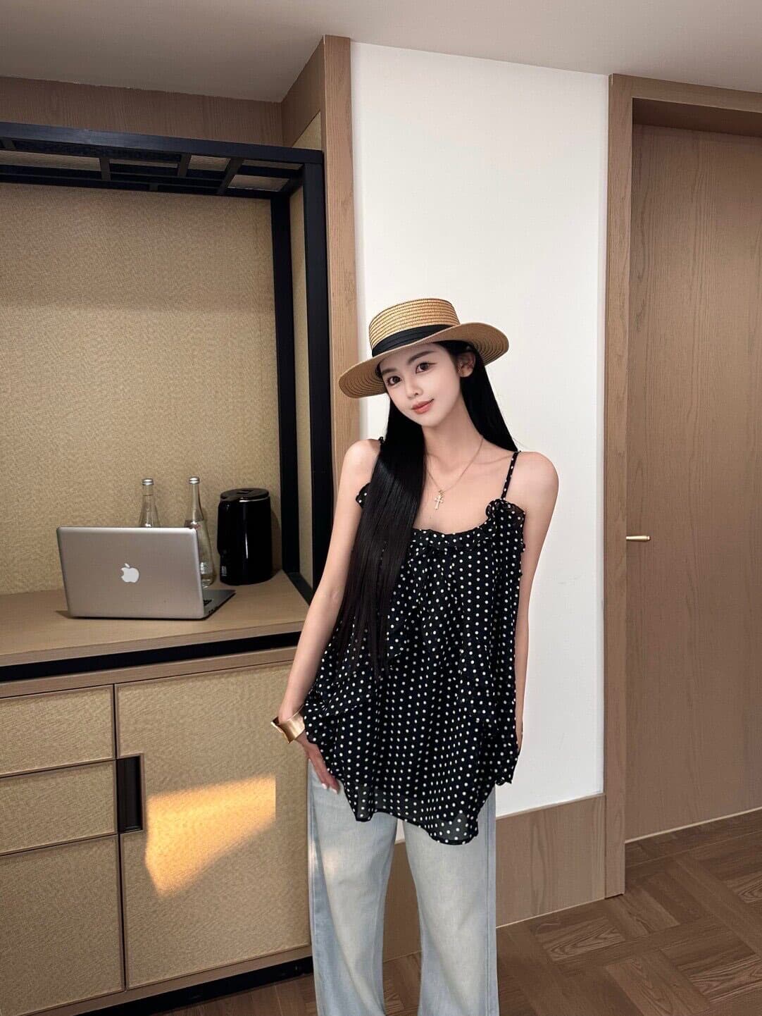 망사 네리 수 있습니다. 조정 어깨끈 도트 무늬 프릴 캐미솔 행침 목 레이스업 쉬폰 톱 상세 이미지 15