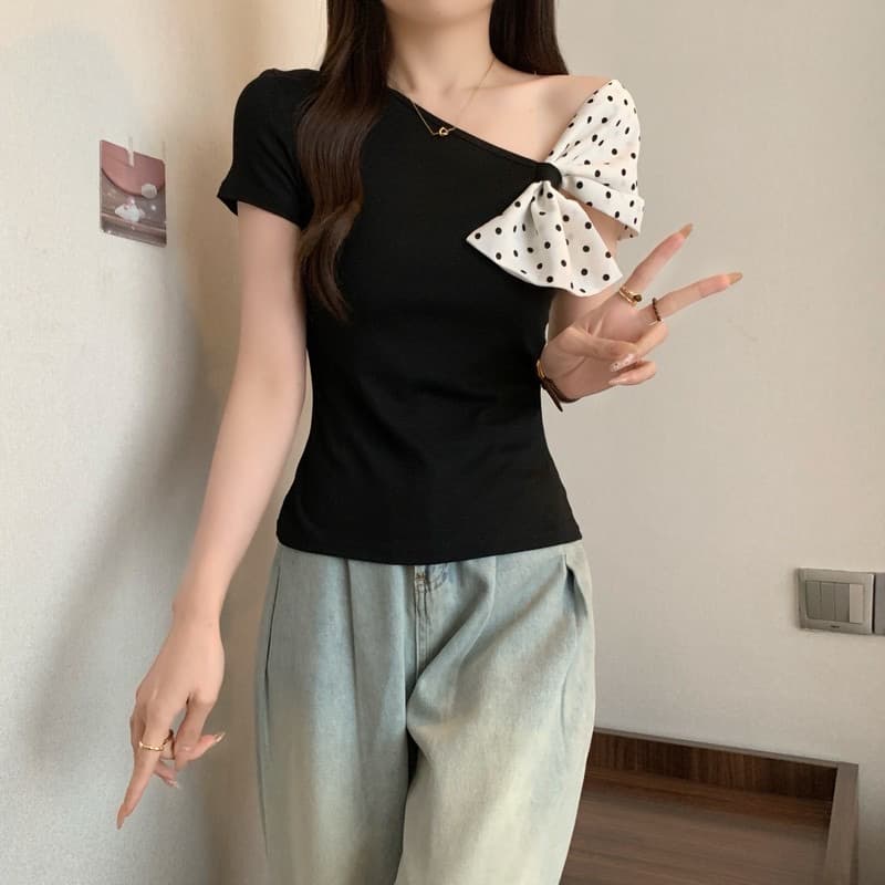 반팔 티셔츠 여성 여름 새로운 폭발 화이트 몸매 가꾸기 핫걸 디자인 센스 오프숄더 비스듬한 어깨 Chic 맨위 이미지 5