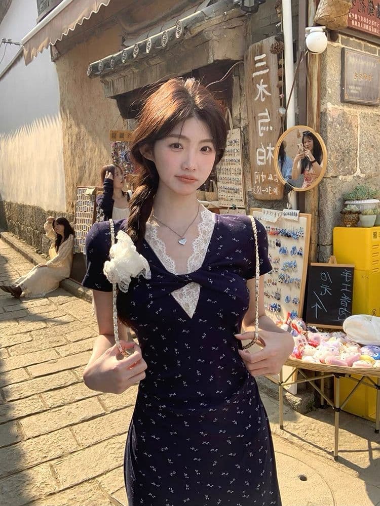 파란색 프랑스식 여성 드레스 여름 2026 새로운 V넥 품격 슬림해 보이는 한 마디 롱 스커트 허리 수축 레이스 꽃무늬 치마 상세 이미지 7