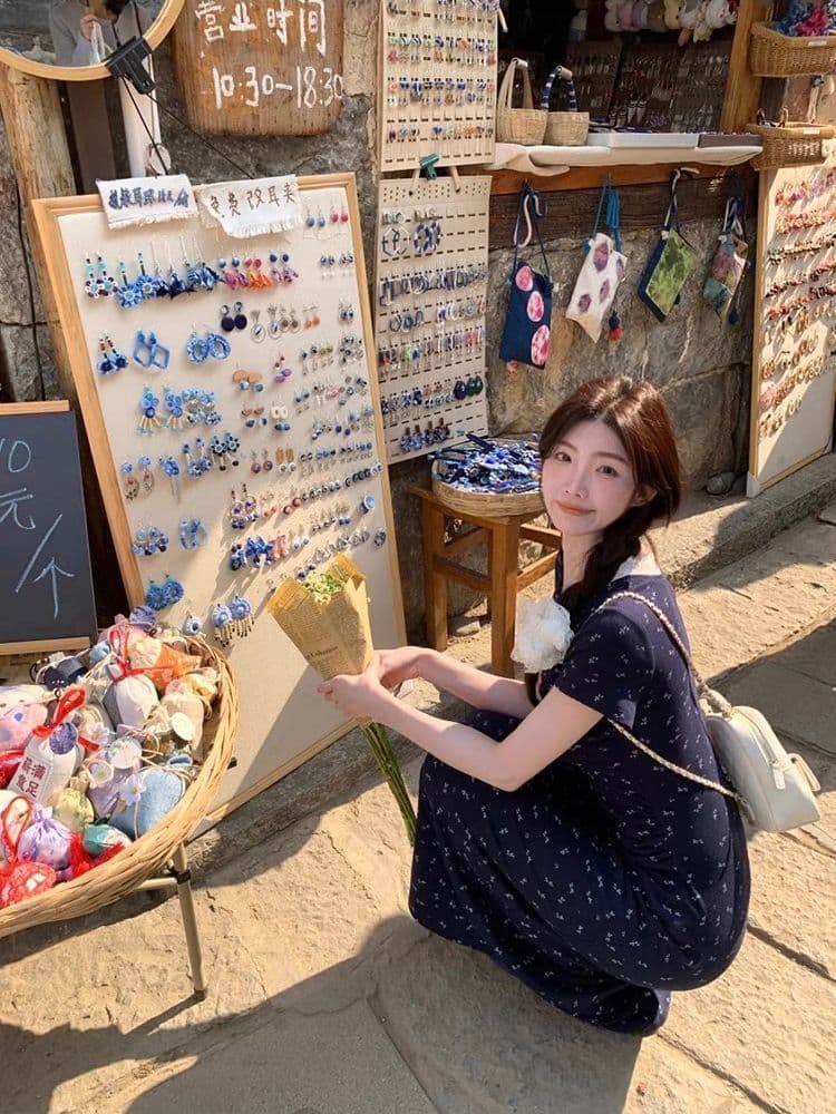 파란색 프랑스식 여성 드레스 여름 2026 새로운 V넥 품격 슬림해 보이는 한 마디 롱 스커트 허리 수축 레이스 꽃무늬 치마 상세 이미지 9