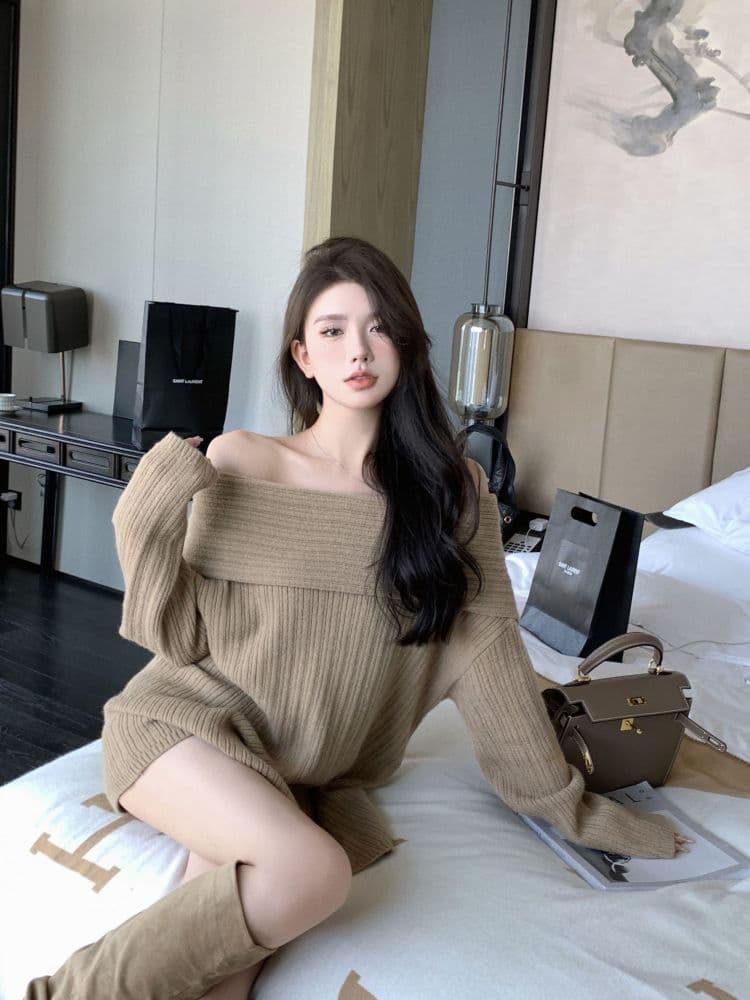 카키 색 보트넥 오프숄더 스웨터 여자 가을 겨울 핫걸 고급 센스 루즈핏 느긋한 바람 니트 스웨터 맨위 상세 이미지 8