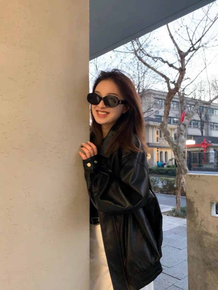 새로운 봄 가을 지퍼 폴로 칼라 PU 가죽 외투 여성 짧은 루즈핏 슬림해 보이는 아메리칸 레트로 오토바이 서비스 상세 이미지 4