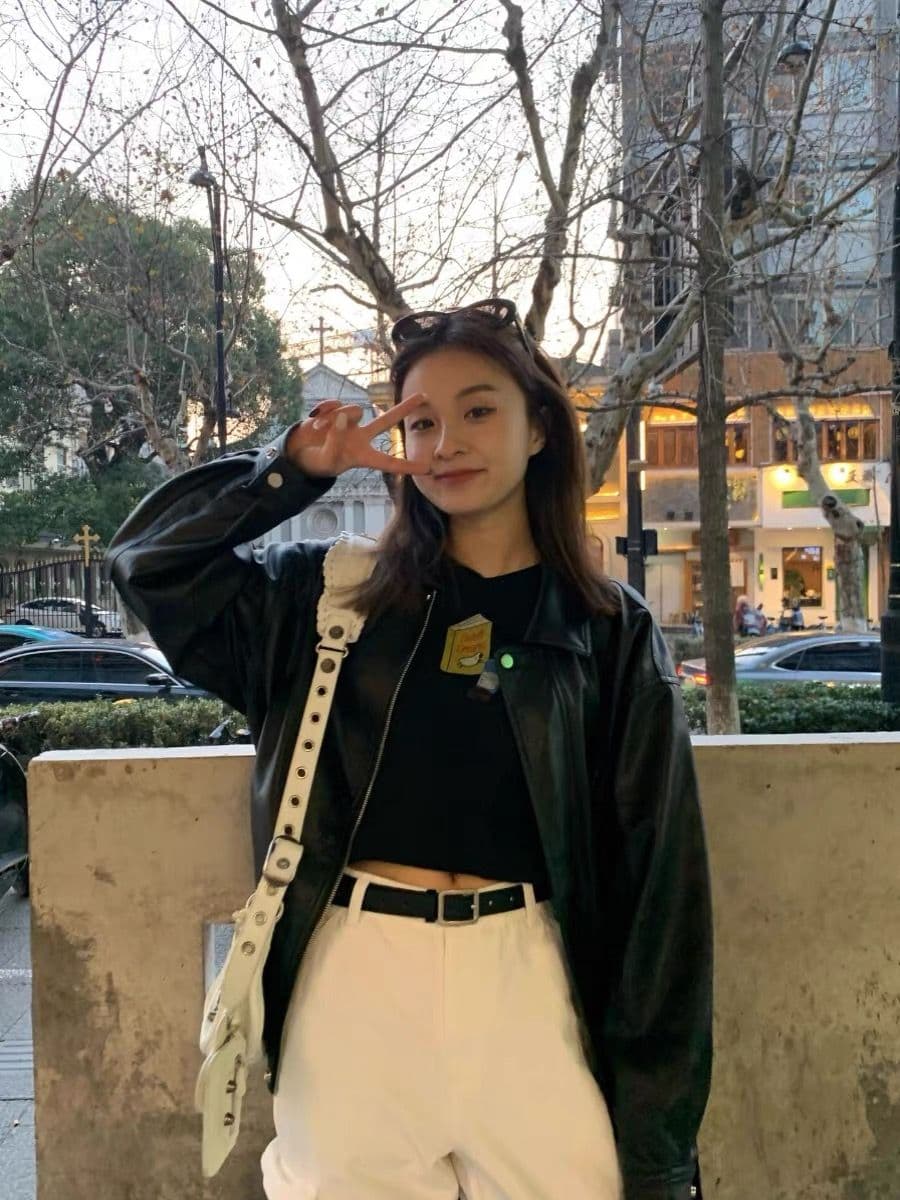 새로운 봄 가을 지퍼 폴로 칼라 PU 가죽 외투 여성 짧은 루즈핏 슬림해 보이는 아메리칸 레트로 오토바이 서비스 상세 이미지 6