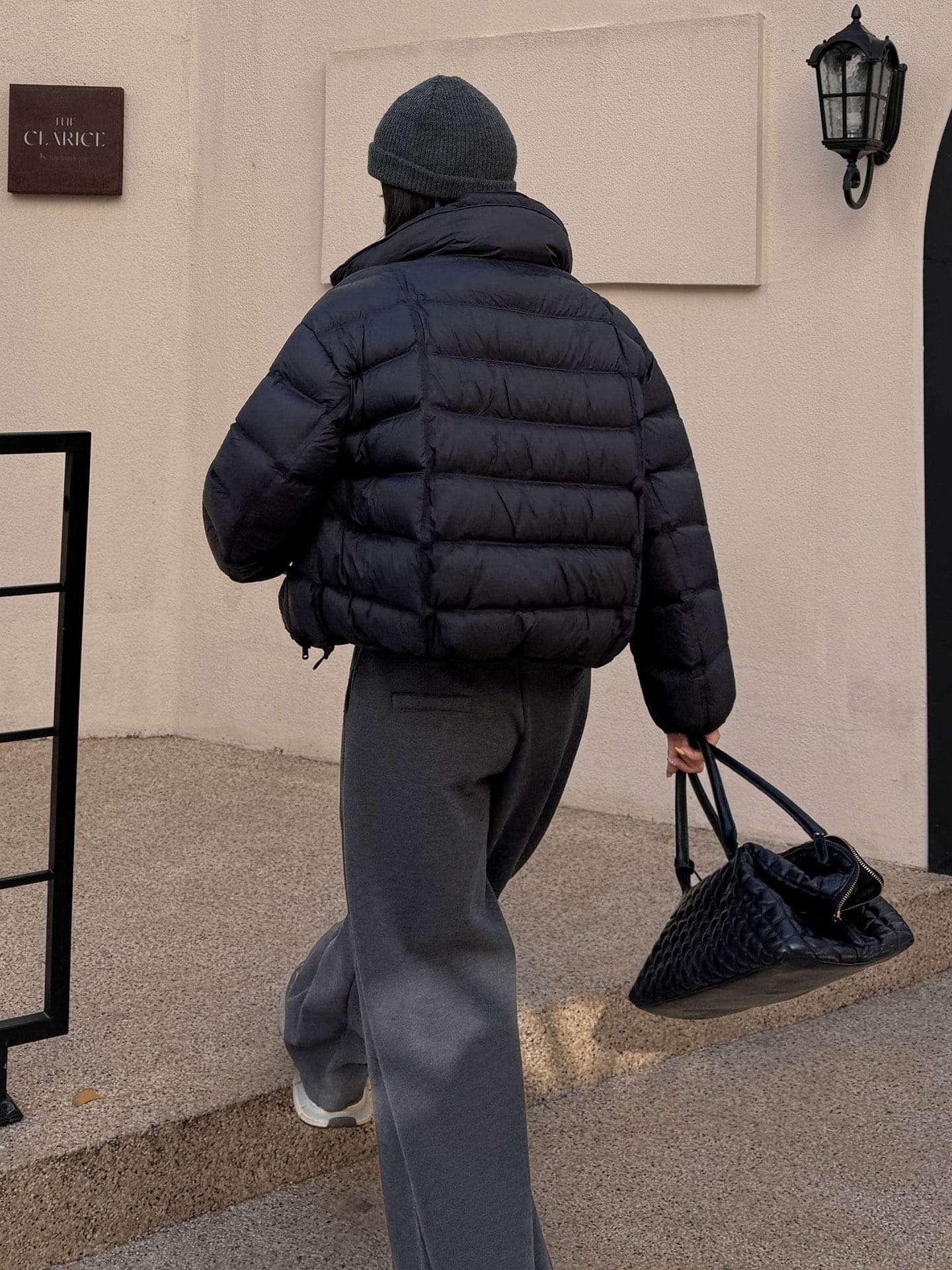 다운 재킷 여성 짧은 2026 겨울 새로운 화이트 덕 다운 패션 스탠드 칼라 루즈핏 다용도 갈비 살 얇고 가벼운 재킷 상세 이미지 12