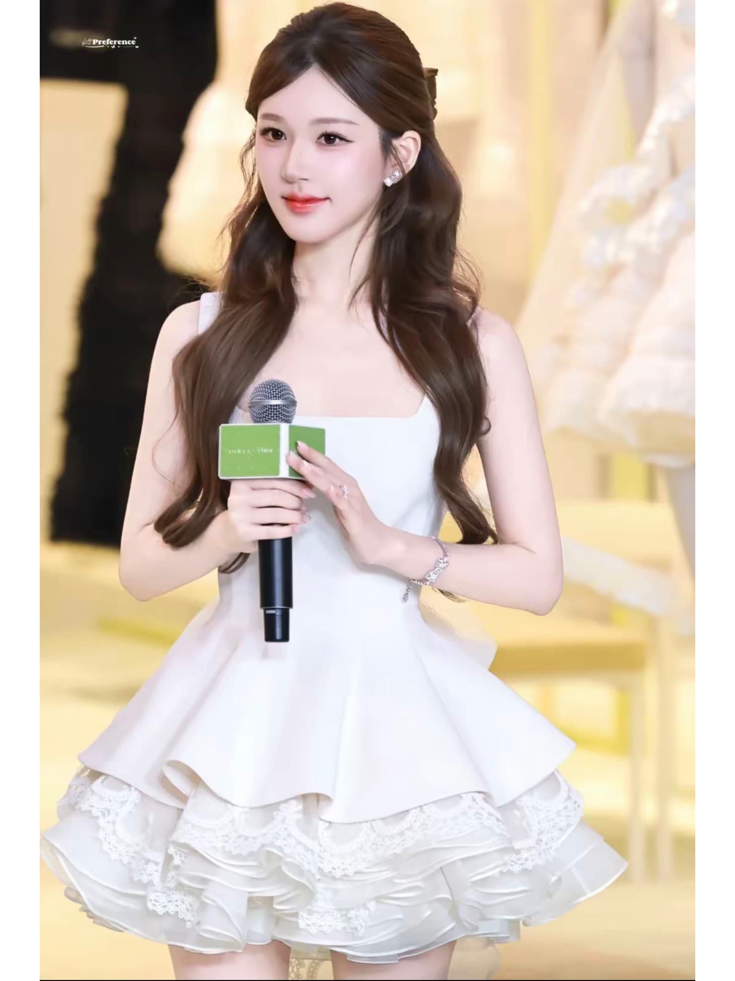 부드러운 빛 전복 2026 여름 새로운 프랑스식 천 금빛 바람 레이스 조각 퍼프 스커트 여성 허리 수축 슬림해 보이는 미니 스커트