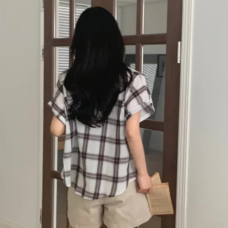한 부서 캐주얼 배색 폴로 칼라 체크무늬 반팔 여성 셔츠 단추 커프스 디자인 센스 루즈핏 맨위 이미지 3