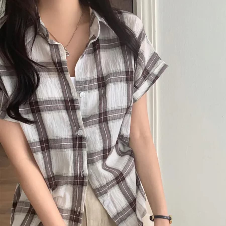 한 부서 캐주얼 배색 폴로 칼라 체크무늬 반팔 여성 셔츠 단추 커프스 디자인 센스 루즈핏 맨위 상세 이미지 3