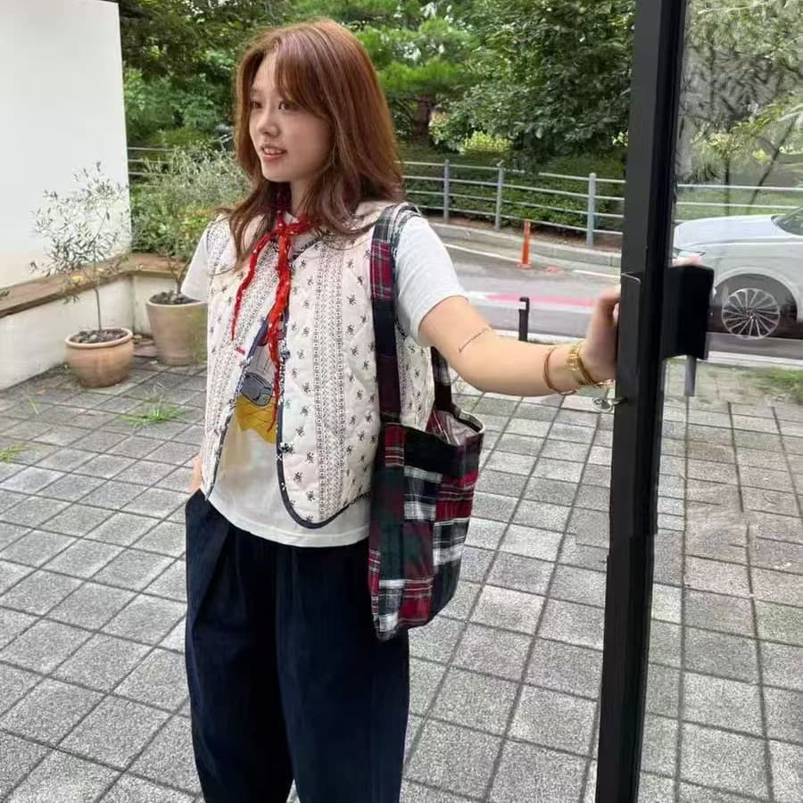 한국 동대문 가을 겨울 26 새로운 라운드 넥 싱글 줄 버튼 배색 꽃무늬 솜을 넣은 조끼 베스트 이미지 5