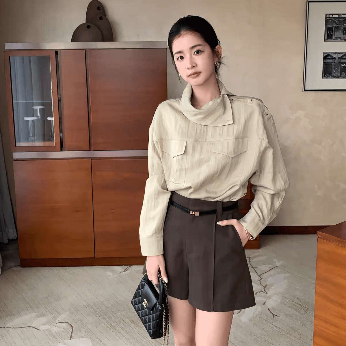 불규칙 폴로 칼라 디자인 섹션 출퇴근 품격 섹션 셔츠 작은 셔츠 둘 착용 맨위 수 있습니다. 비스듬한 어깨 상세 이미지 13