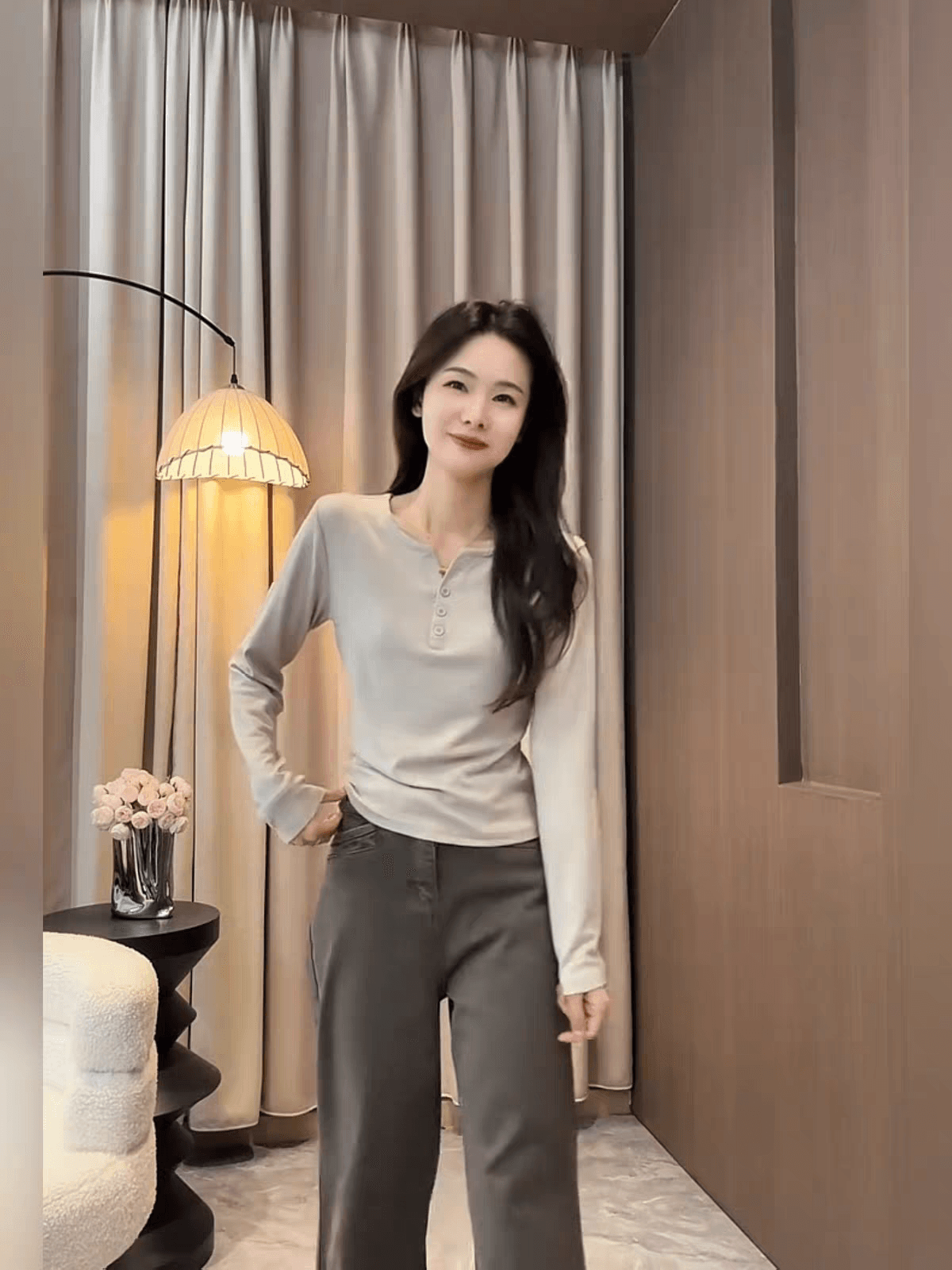 유럽 역 반 개방 칼라 단추 긴팔 밀크 티 색상 기본 셔츠 여성 가을 새로운 부드러운 바람 미니멀리즘 슬림해 보이는 맨위 상세 이미지 4
