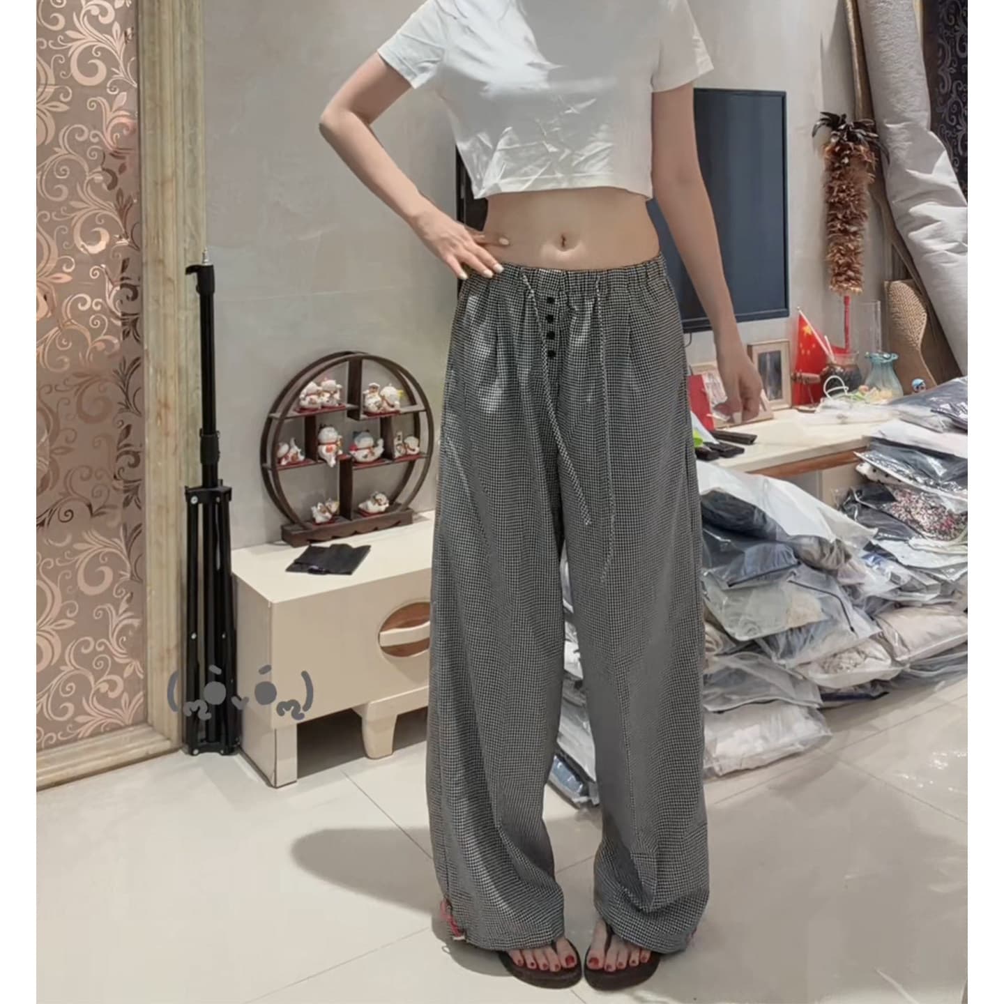 흑인과 백인 체크무늬 디자인 캐주얼 바지 여성 2026 봄 가을 새로운 패션 하이웨이스트 루즈핏 슬림해 보이는 도루 센스 와이드 레그 팬츠 어린이 상세 이미지 3