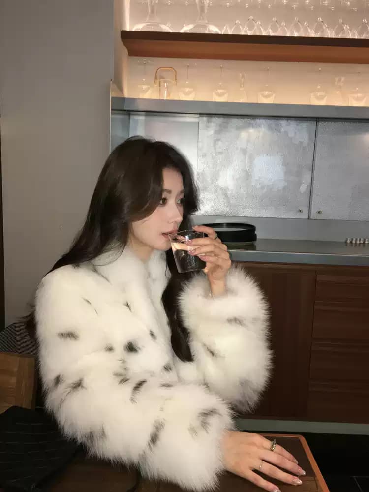 안개가 자욱한 숲 무거운 작업 비싼 럭셔리 세트 염색 스팟 너구리 모피 푹신한 모피 한국 스타일 스탠드 칼라 모방 여우털 재킷 상세 이미지 1