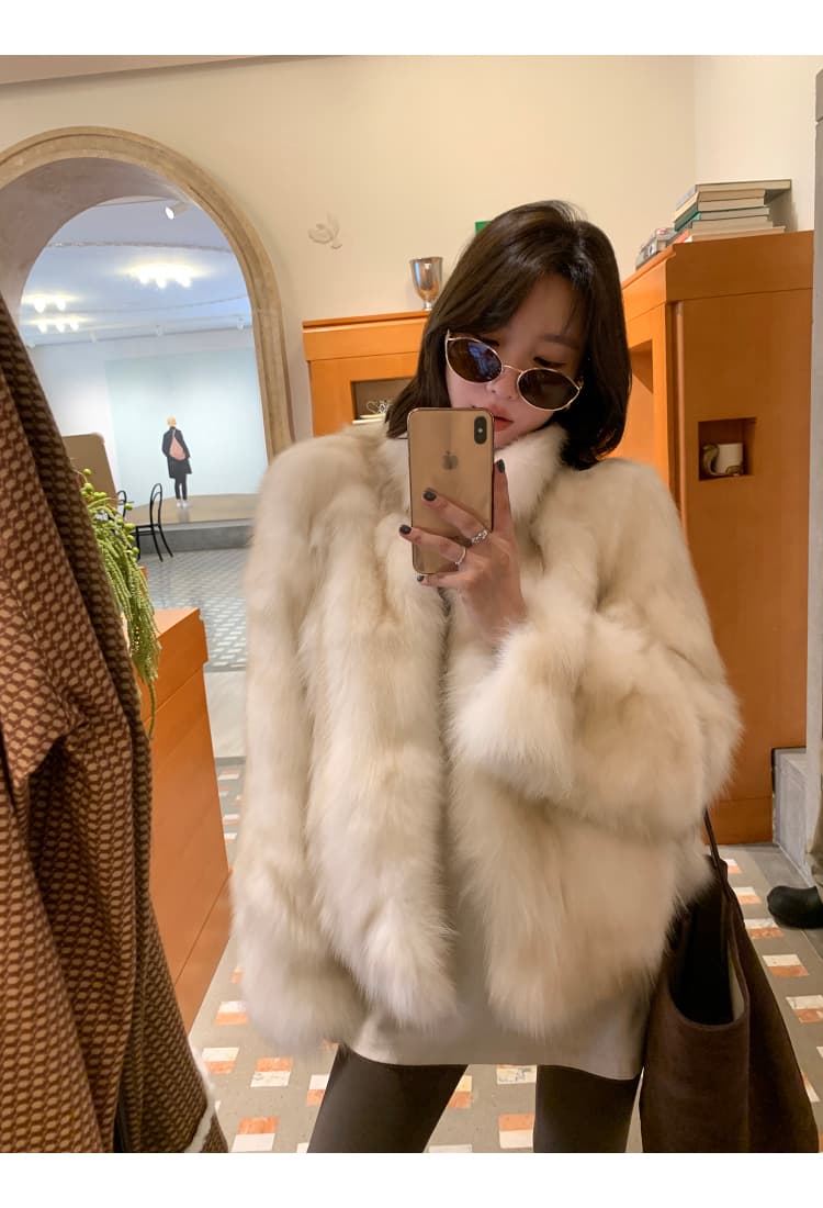 호박색 깃발 중년 헤일로 염색 서리 색상 작은 스탠드 칼라 쇼트 스타일 여우털 겨울 새로운 환경 보호 모피 여성 코트 상세 이미지 18