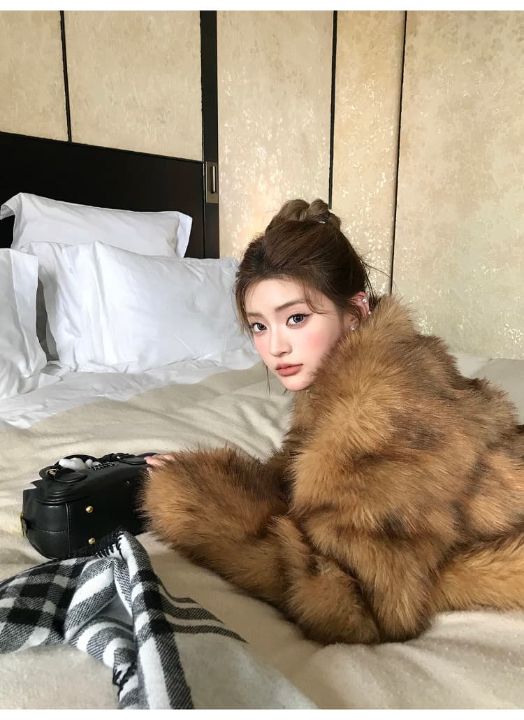 호박색 깃발 중년 헤일로 염색 서리 색상 작은 스탠드 칼라 쇼트 스타일 여우털 겨울 새로운 환경 보호 모피 여성 코트 상세 이미지 19
