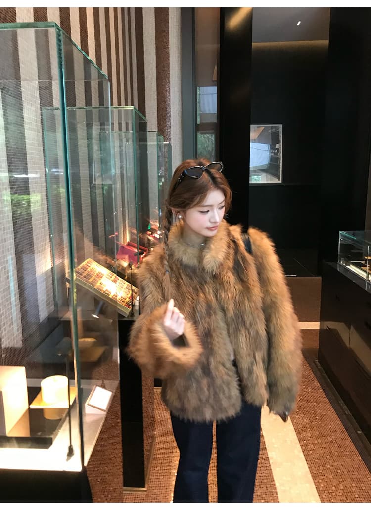 호박색 깃발 중년 헤일로 염색 서리 색상 작은 스탠드 칼라 쇼트 스타일 여우털 겨울 새로운 환경 보호 모피 여성 코트 상세 이미지 23