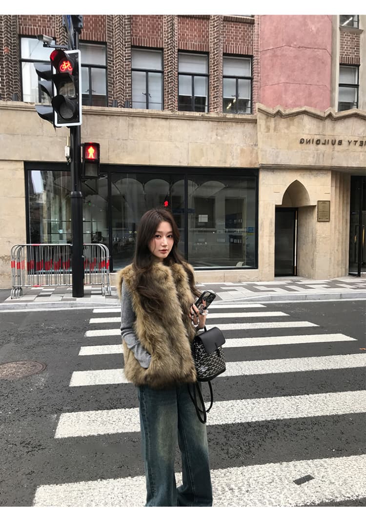 환경 보호 털 모피 베스트 쇼트 스타일 민소매 어깨 조끼 자켓 가을 겨울 영 섹션 모방 폭스 모피 조끼 여자 상세 이미지 4