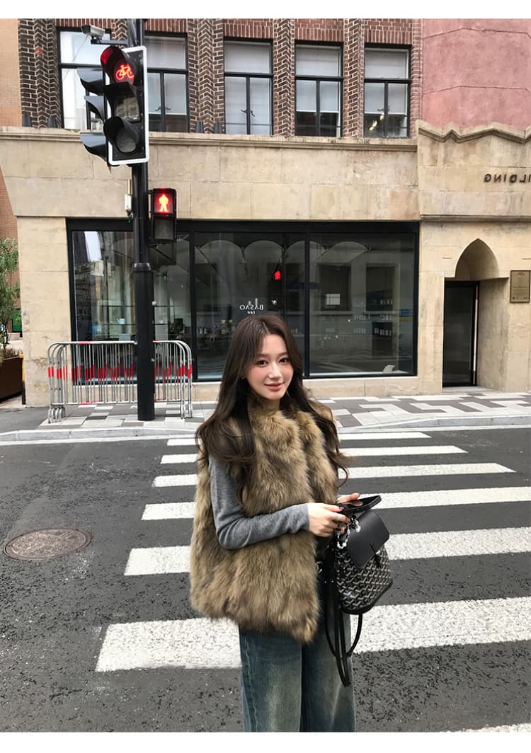 환경 보호 털 모피 베스트 쇼트 스타일 민소매 어깨 조끼 자켓 가을 겨울 영 섹션 모방 폭스 모피 조끼 여자 상세 이미지 5