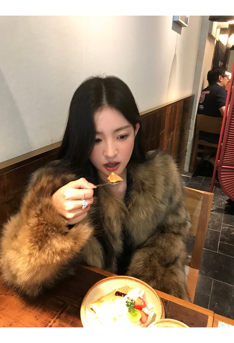와니 안 중년 가져 오기 모방 너구리 모피 헤일로 염색 공예 여성 짧은 모피 재킷 겨울 환경 보호 모피 상세 이미지 7