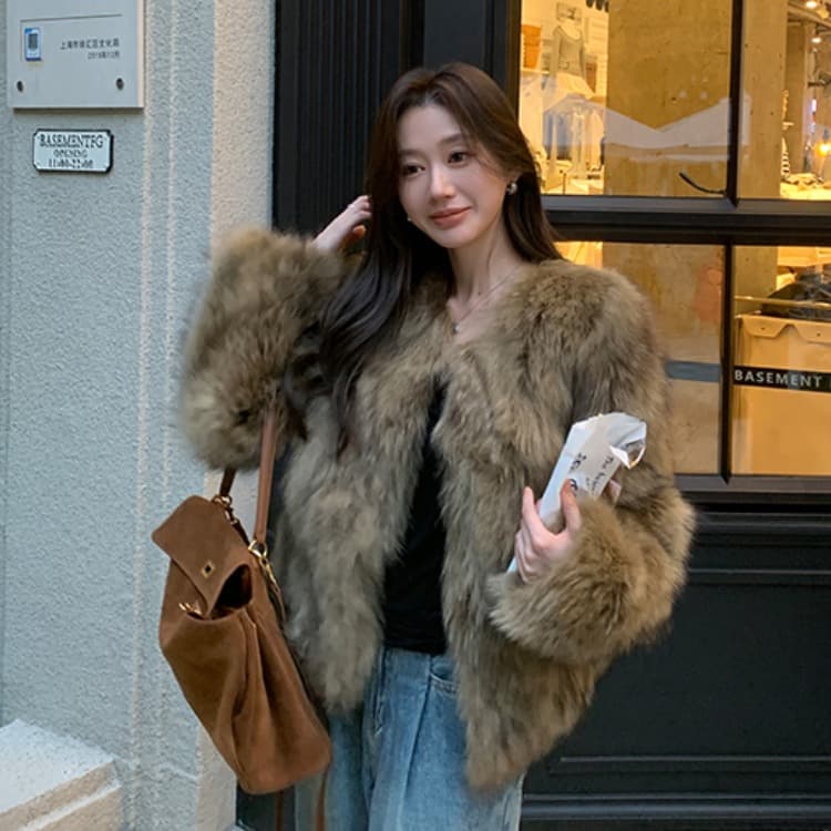 겨울 새로운 와니 안 중년 환경 보호 너구리 모피 모피 코트 여성 짧은 슬림해 보이는 모방 모피 여성 코트 이미지 2