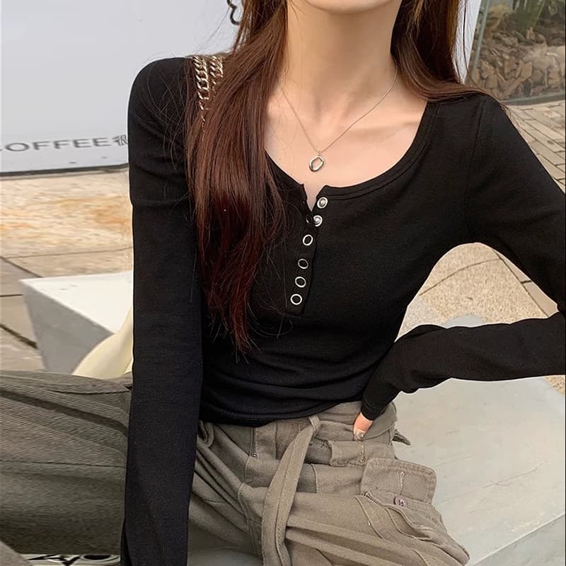 가을 한국 스타일 풀오버 몸매 가꾸기 순수한 욕망 반 개방 칼라 긴팔 티셔츠 단추 낮은 네크라인 쇄골 타이트 쇼트 스타일 맨위 여성 이미지 5