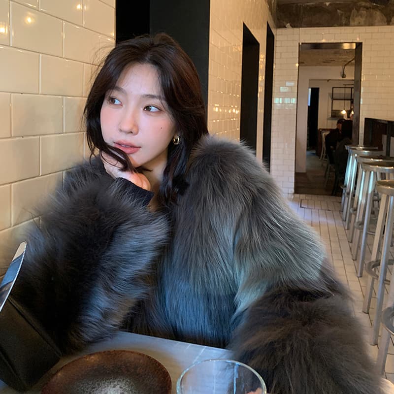 안개가 자욱한 소녀 겨울 새로운 모방 여우털 모피 영 섹션 솜을 넣은 두꺼운 환경 보호 모피 여성 코트 이미지 2