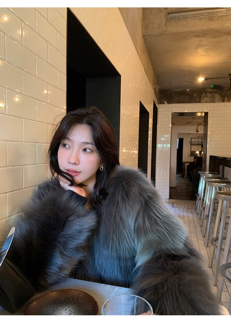안개가 자욱한 소녀 겨울 새로운 모방 여우털 모피 영 섹션 솜을 넣은 두꺼운 환경 보호 모피 여성 코트 상세 이미지 11
