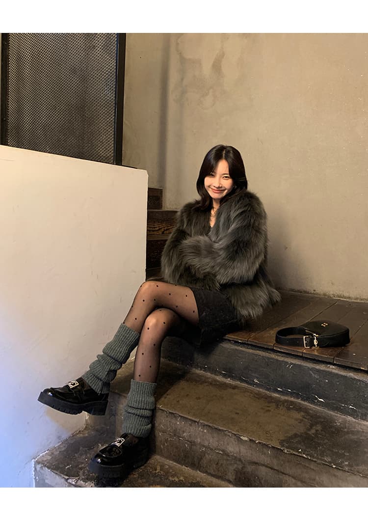 안개가 자욱한 소녀 겨울 새로운 모방 여우털 모피 영 섹션 솜을 넣은 두꺼운 환경 보호 모피 여성 코트 상세 이미지 14