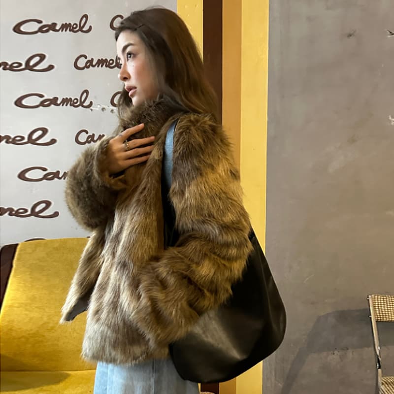 겨울 새로운 스탠드 칼라 중년 품격 헤일로 염색 보온 환경 보호 여우털 모피 여성 루즈핏 모방 털 플리스 재킷 이미지 5