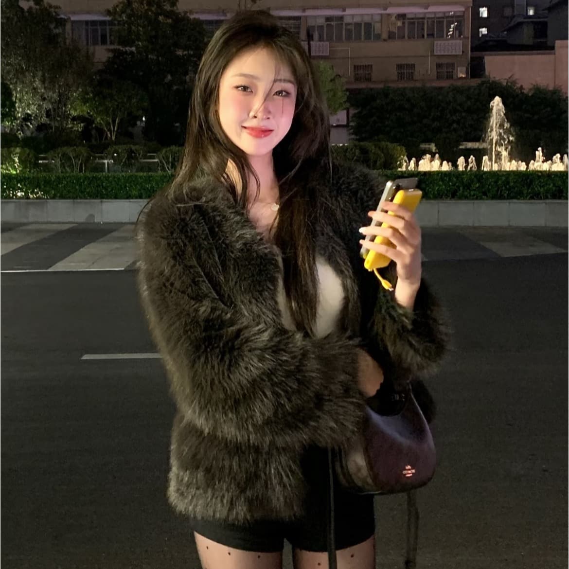 모카 브라운 환경 보호 수달 모피 여성 코트 겨울 새로운 쇼트 스타일 패션 모방 여우털 플리스 단색 맨위