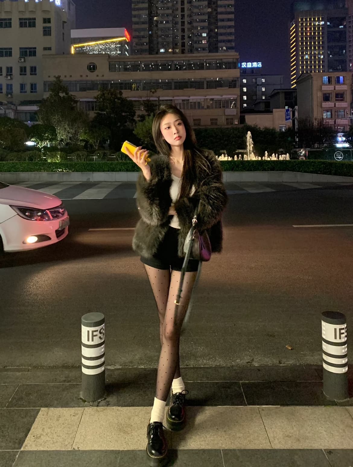 모카 브라운 환경 보호 수달 모피 여성 코트 겨울 새로운 쇼트 스타일 패션 모방 여우털 플리스 단색 맨위 상세 이미지 5