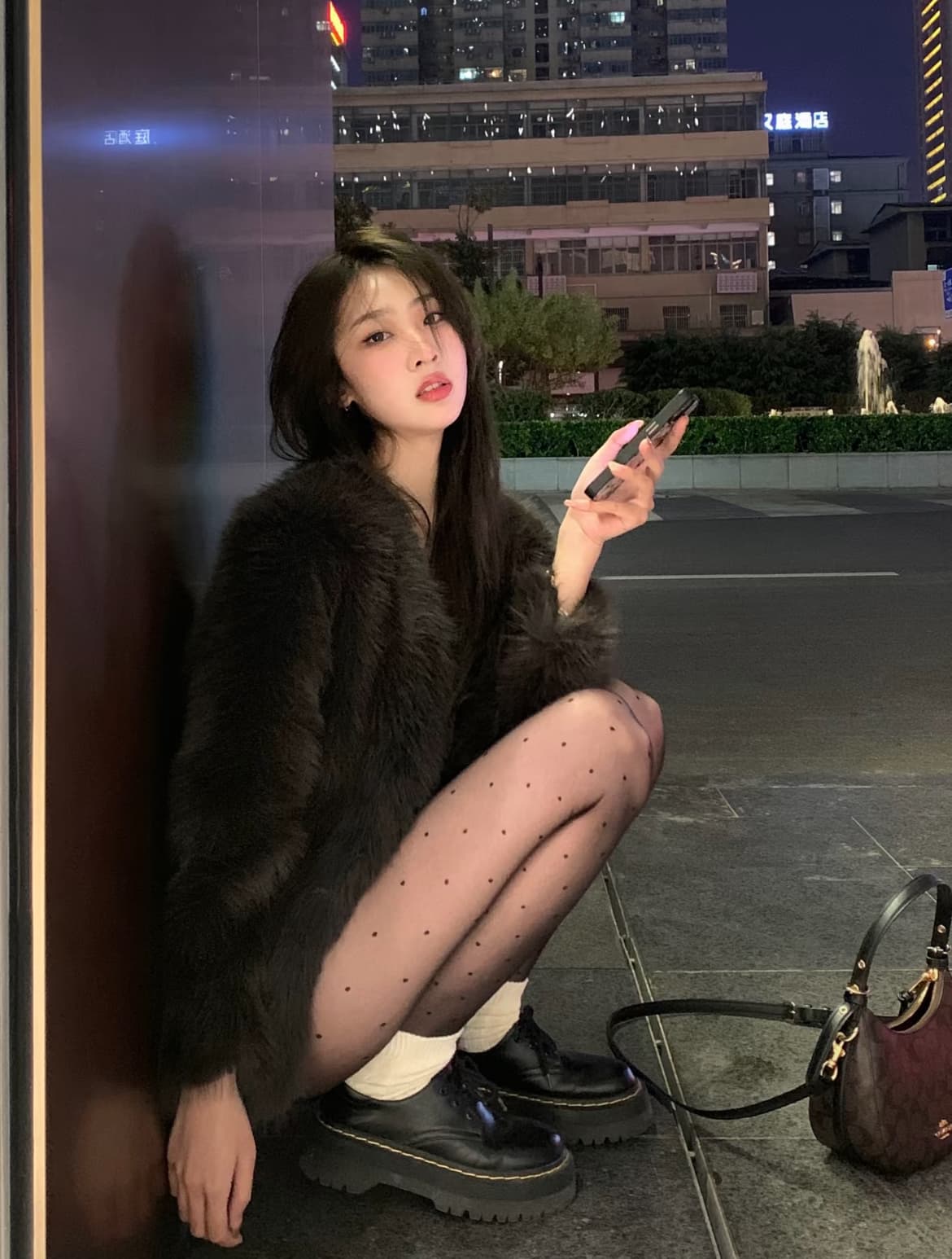 모카 브라운 환경 보호 수달 모피 여성 코트 겨울 새로운 쇼트 스타일 패션 모방 여우털 플리스 단색 맨위 상세 이미지 6