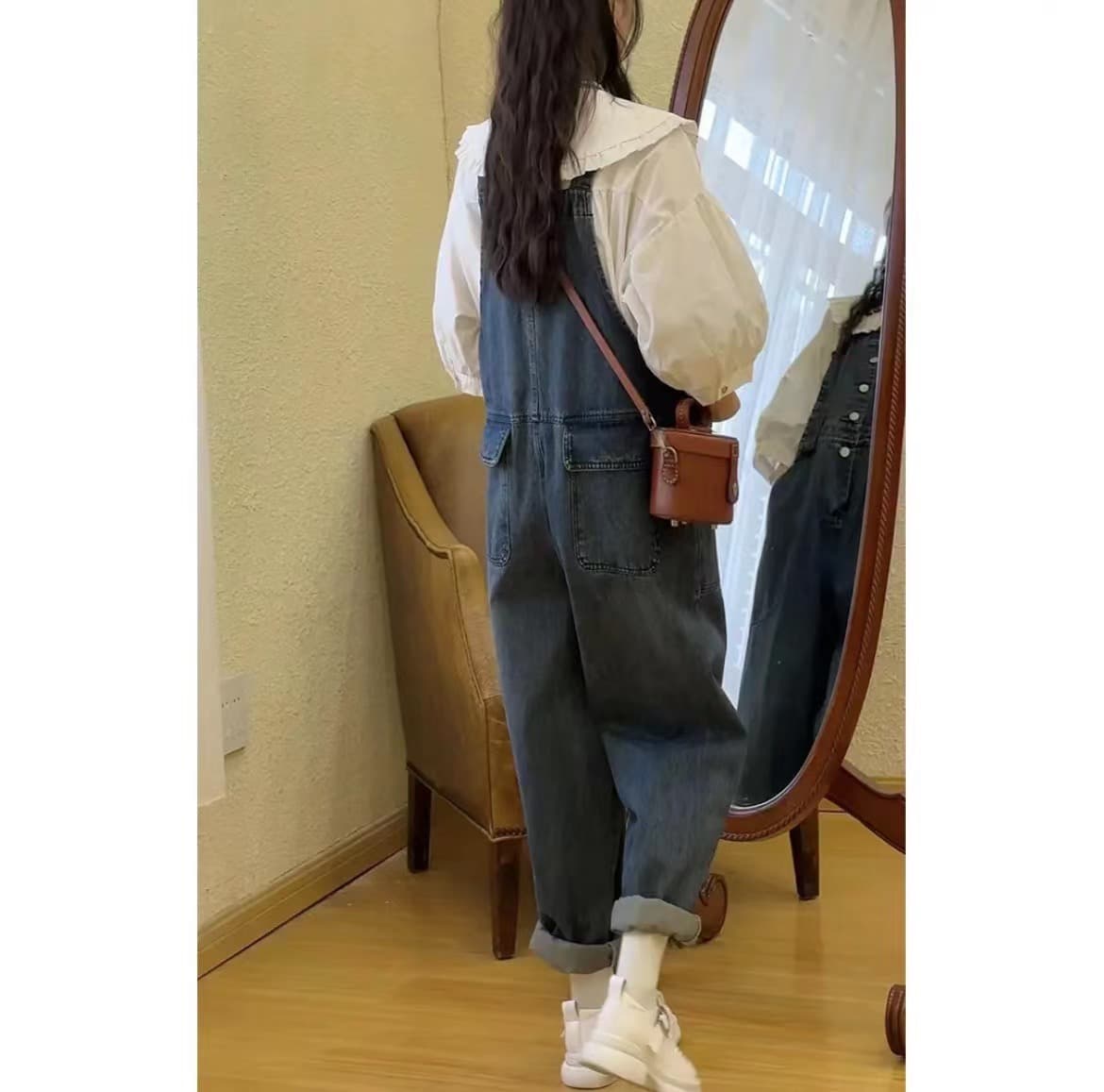 새로운 한국 스타일 단추 수 있습니다. 조정 캐주얼 데님 멜빵 바지 화이트 베이비 칼라 중간 소매 셔츠 세트 트렌디 상세 이미지 17