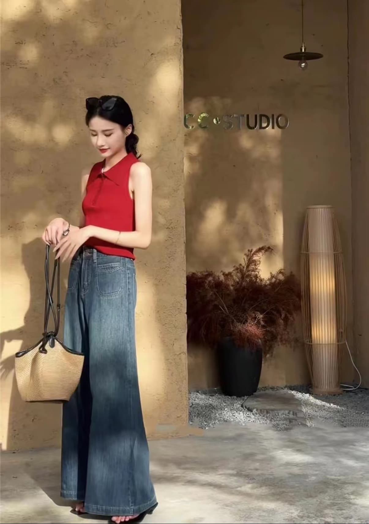 새로운 디자인 센스 작은 대중 품격 레트로 민소매 니트 조끼 맨위 항구 바람 바닥 청소 와이드 레그 팬츠 세트 상세 이미지 10