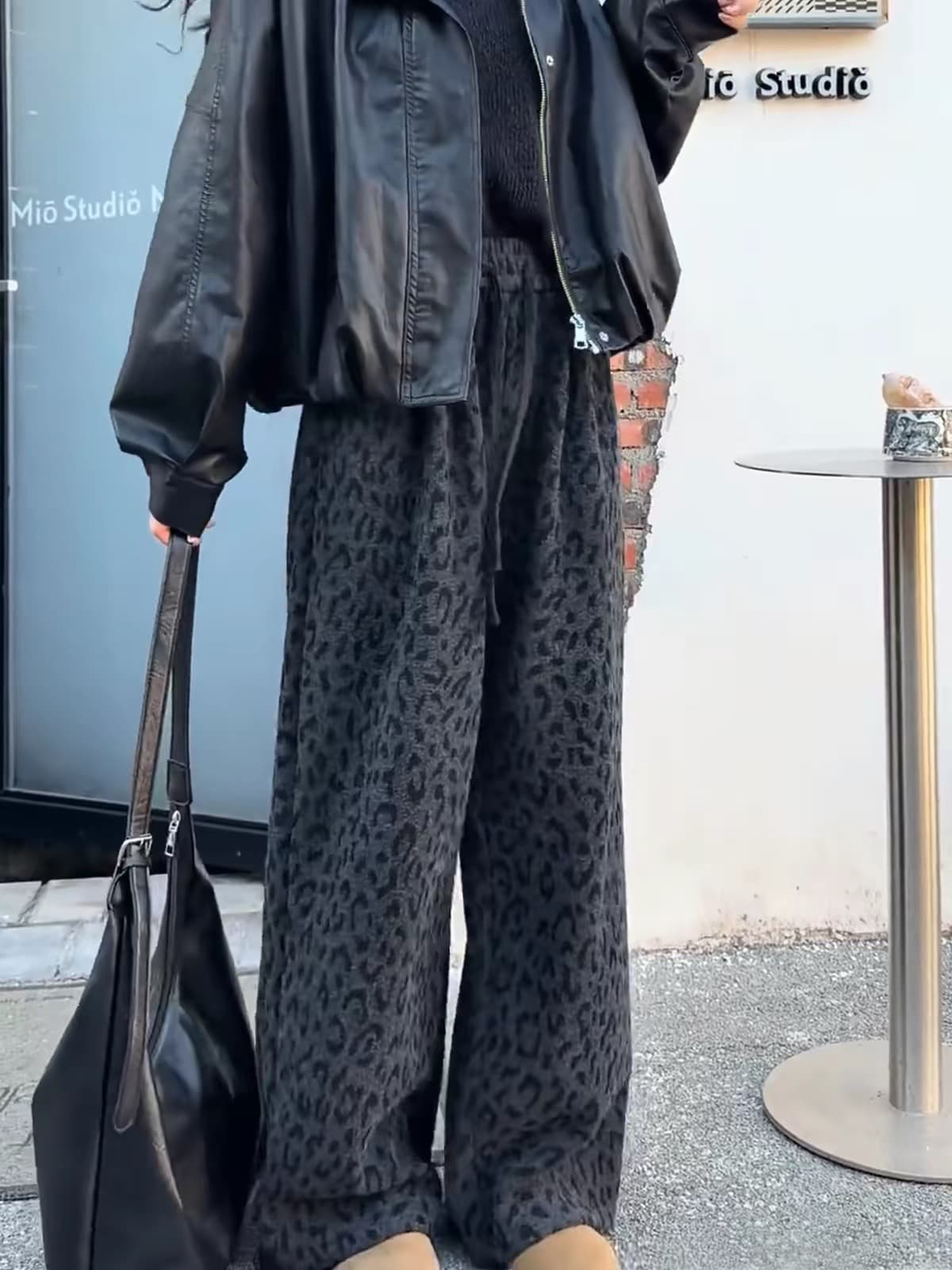레트로 레오파드 무늬 털이 있는 와이드 레깅스 바지 가을 겨울 새로운 빅 사이즈 배 모양 몸 루즈핏 슬림해 보이는 보온 캐주얼 바지 상세 이미지 4