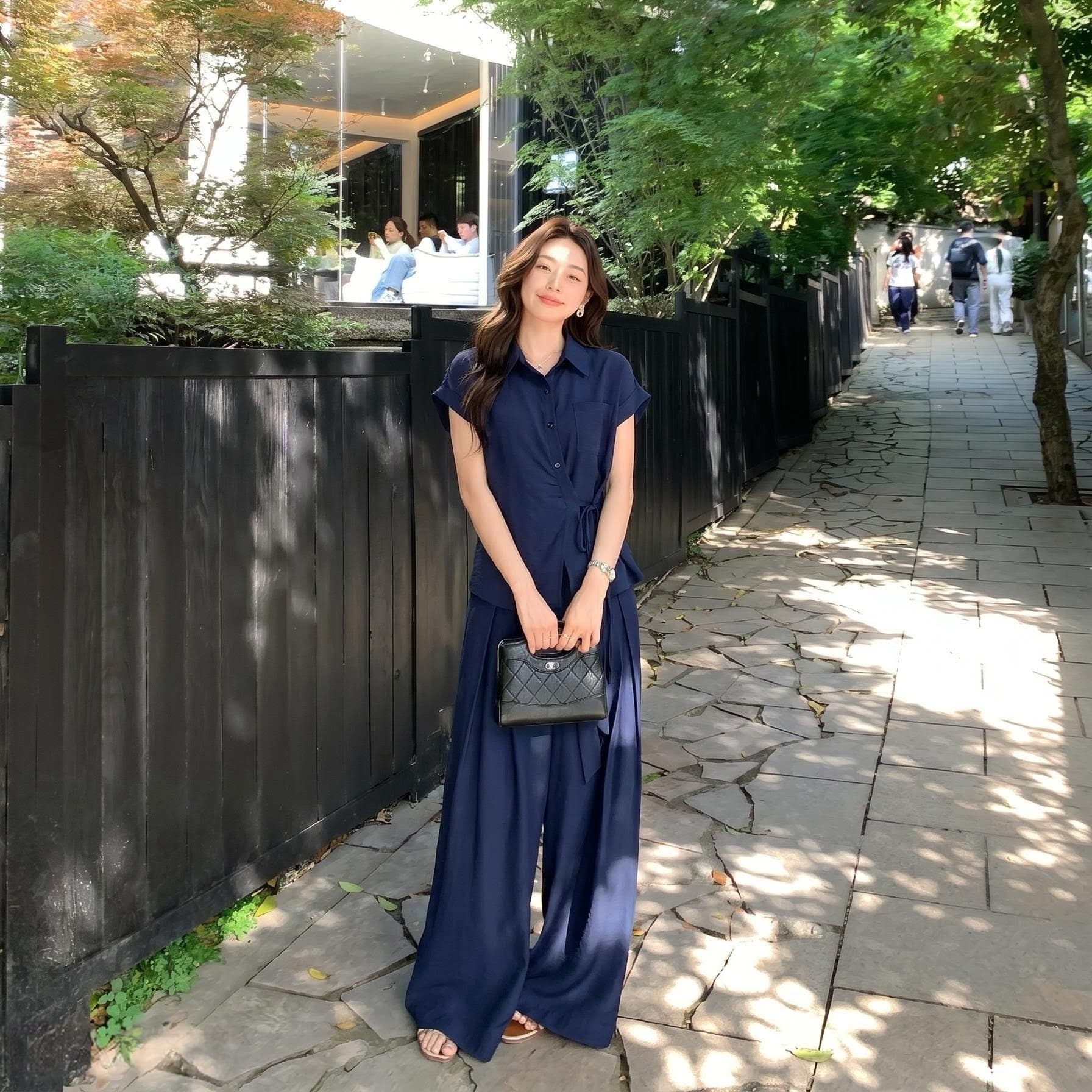 오래된 돈 바람 패션 디자인 센스 허리 수축 스트랩 품격 비스듬한 버클 셔츠 와이드 레그 팬츠 여름 새로운 슬림해 보이는 투피스 세트 이미지 3