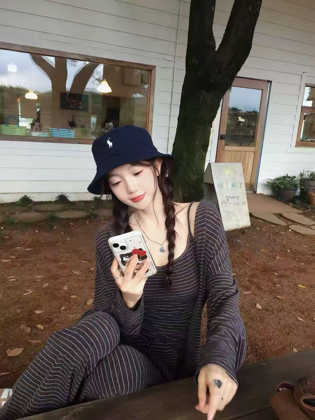 2026 스트라이프 캐주얼 세 조각 여성 세트 가을 새로운 슬립 오픈 가디건 와이드 레그 팬츠 느슨함 센스 슬림해 보이는 품격 세트 이미지 2