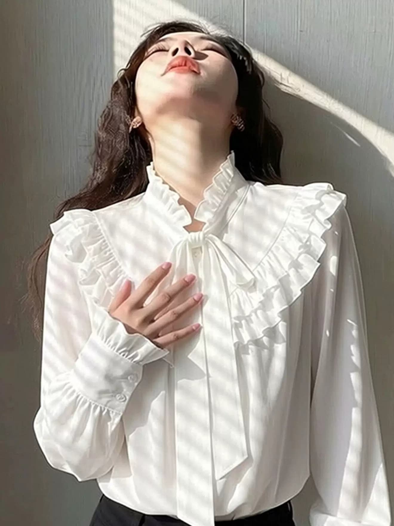 프랑스식 프릴 화이트 리본 여성 셔츠 2026 가을 스탠드 칼라 궁정 바람 거품 소매 긴팔 맨위 상세 이미지 4
