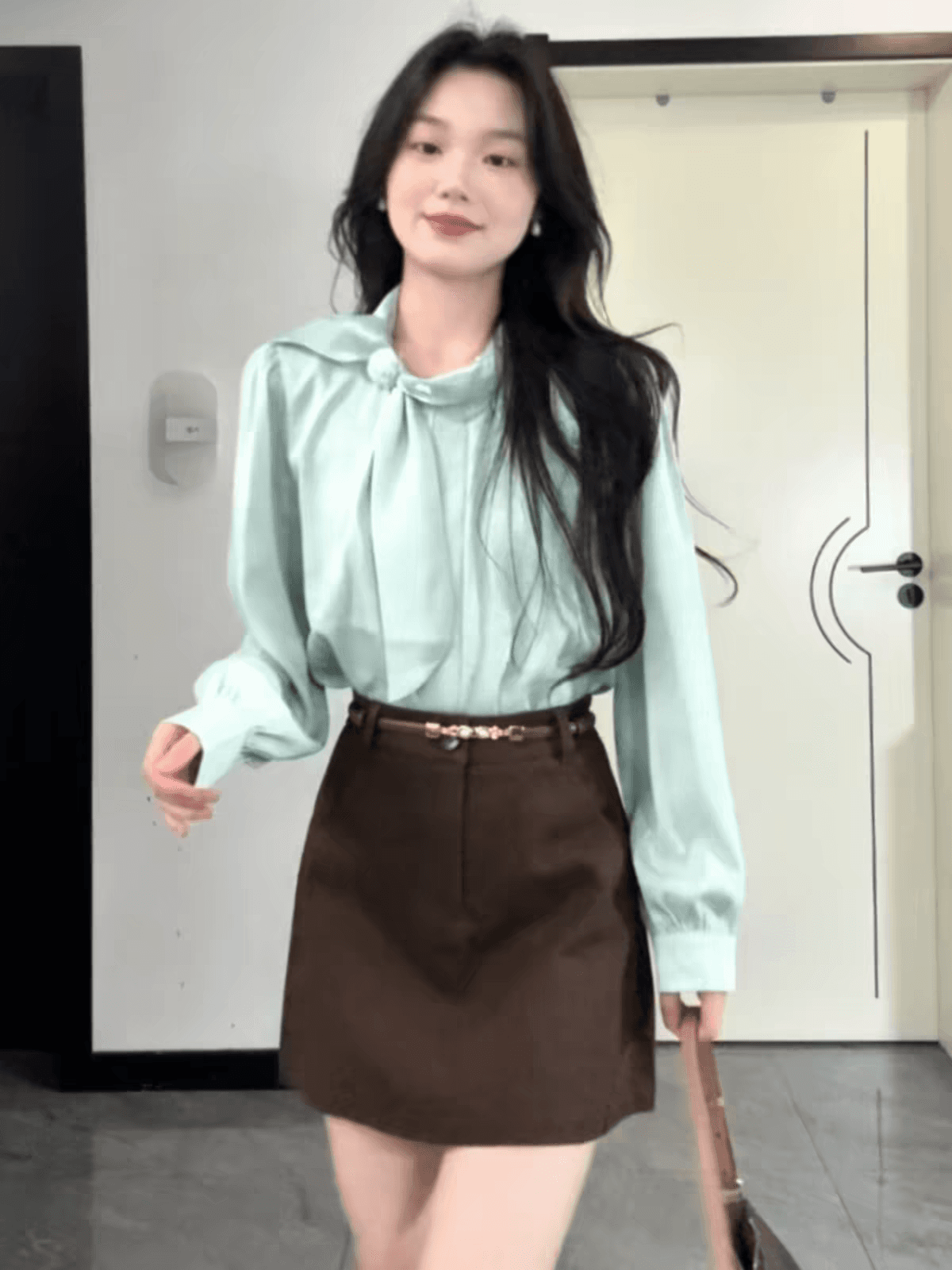 프랑스식 부드러운 바람 레이스업 칼라 여성 셔츠 가을 새로운 고급 센스 품격 출퇴근 Chic 연령 감소 긴팔 맨위
