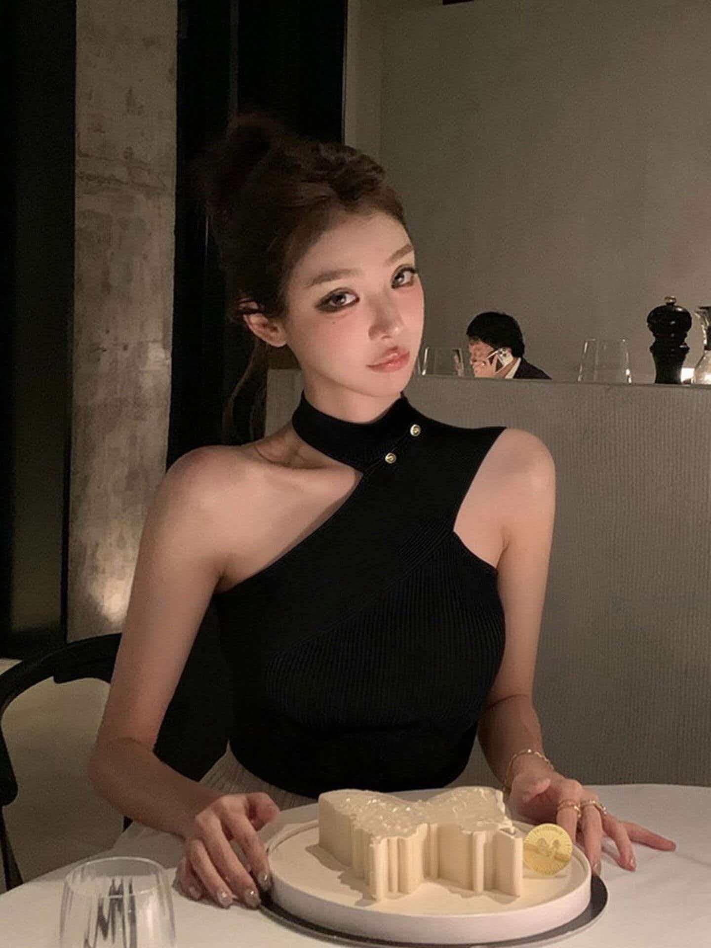 순수한 욕망 바람 섹시함 홀로우 아웃 행침 목 캐미솔 2026 봄 여름 불규칙 디자인 센스 오프숄더 민소매 맨위 상세 이미지 3