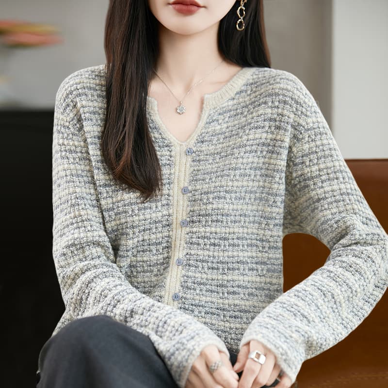 이른 가을 V넥 작은 샤넬 스타일 니트 기본 셔츠 여성 2026 새로운 맨위 외국 가스 빅 사이즈 여성 의류 가을 겨울 스웨터
